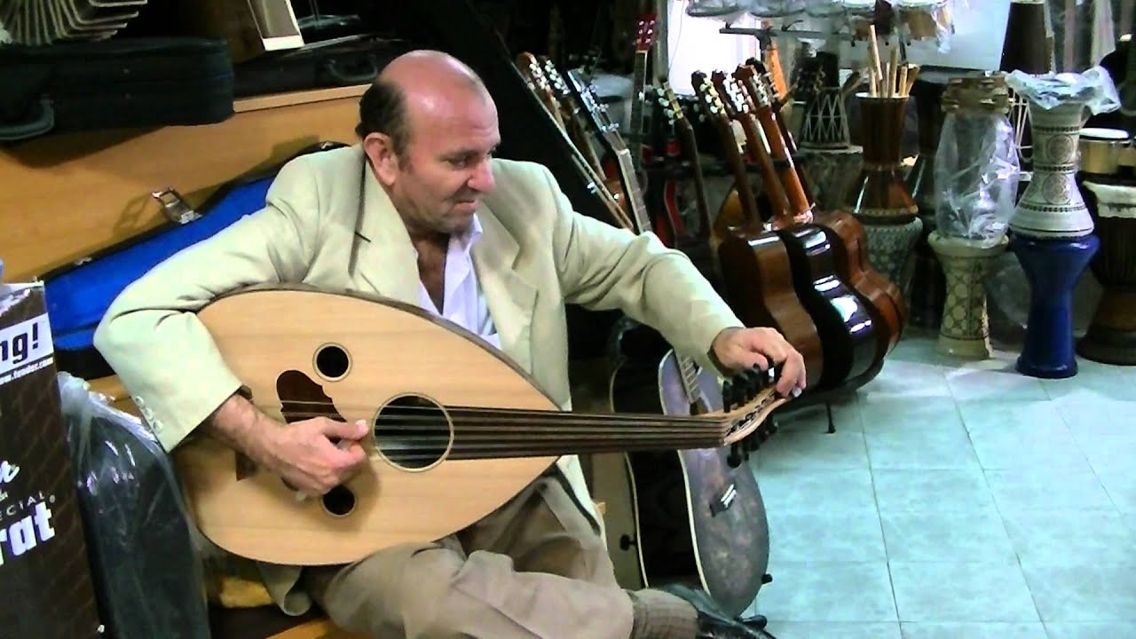 Le Professeur Azzedine Montassere , Takassim .Improvisation oud