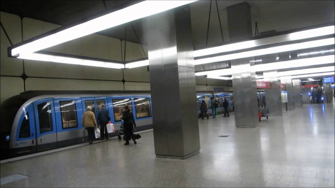 U Bahn München - U5 - Bahnhof Neuperlach Zentrum. [ 11.2014 ]