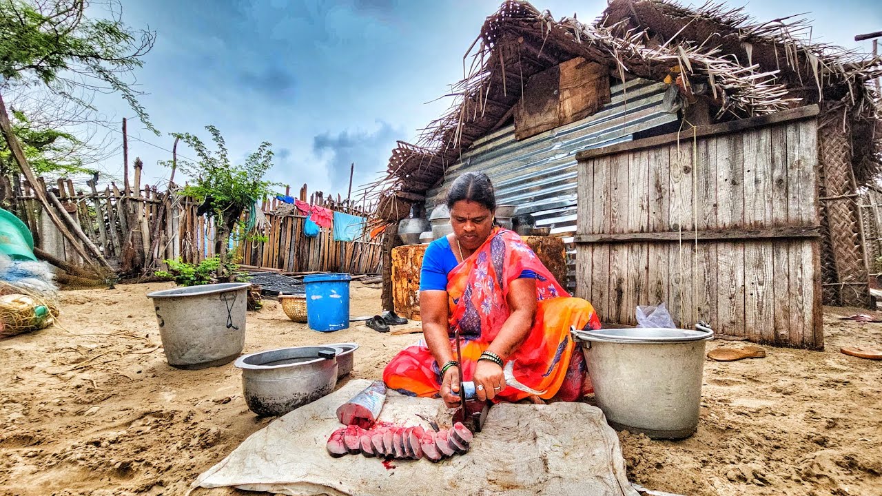 கடல்கறை வீட்டில் வஞ்சிரம் மீன் குழம்பு இப்படி ஒரு மீன் குழம்பு இதுவரை சாப்பிடதது கிடையாது
