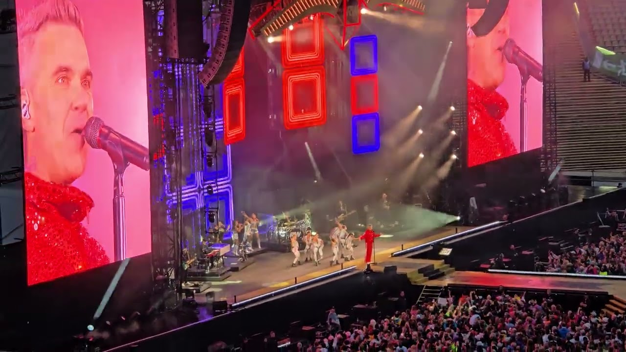Robbie Williams@Munich Olympic Stadium - Let Me Entertain You