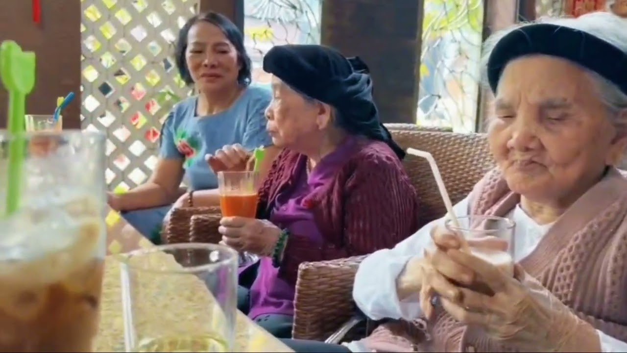 PHỐ XUÂN CÙNG MẸ