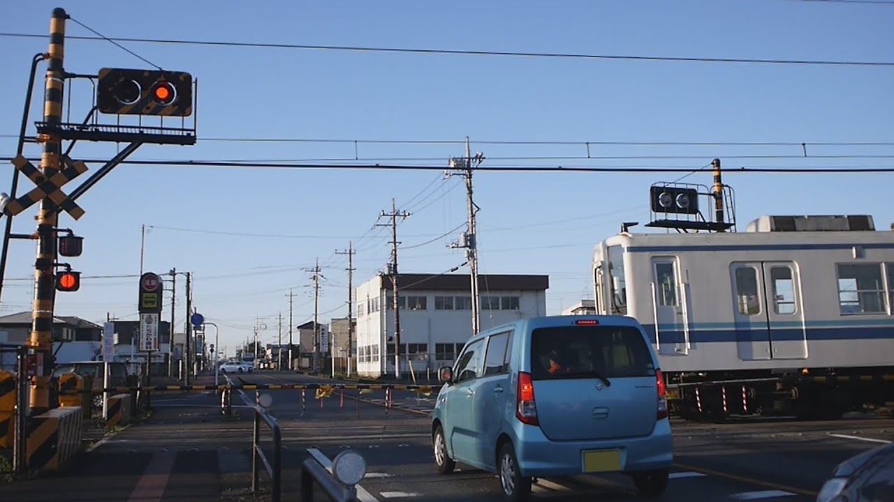 東武小泉線(館)　第52号踏切道