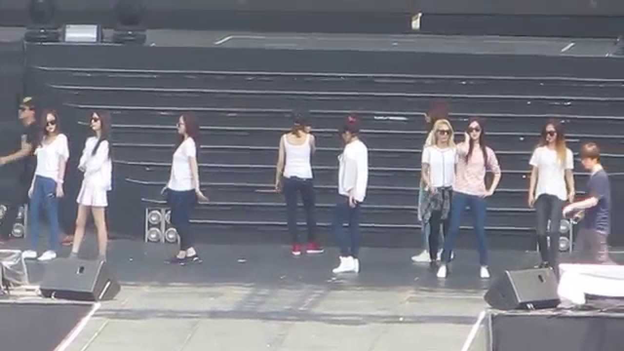 140322 HEC in Viet Nam - SNSD Genie & Mr. Mr. Rehearsal