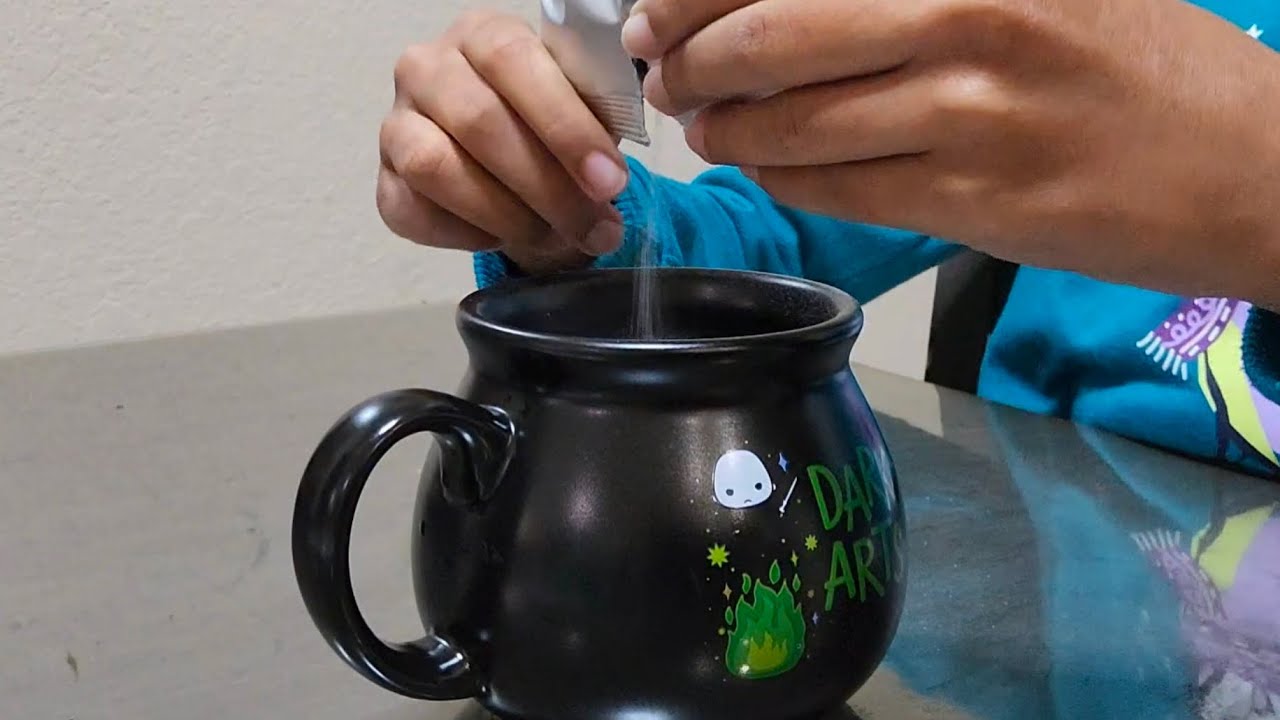 Making Harry Potter color changing hot cocoa☕️🍫💚🪄🧙‍♀️