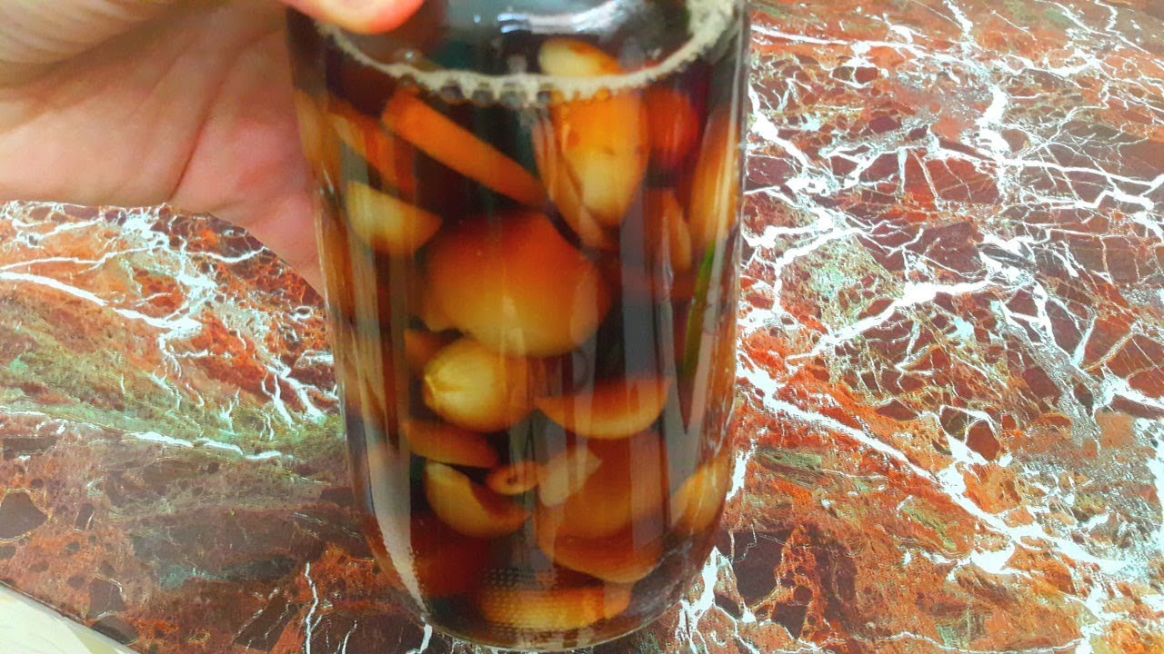 كبس وتخليل ثوم العجم / تحضيرات رمضان/Pickled Garlic