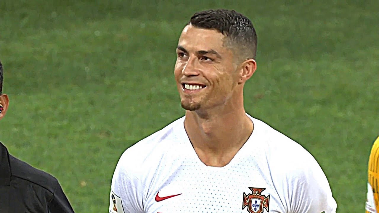CR7 respect for the anthem of Uruguay