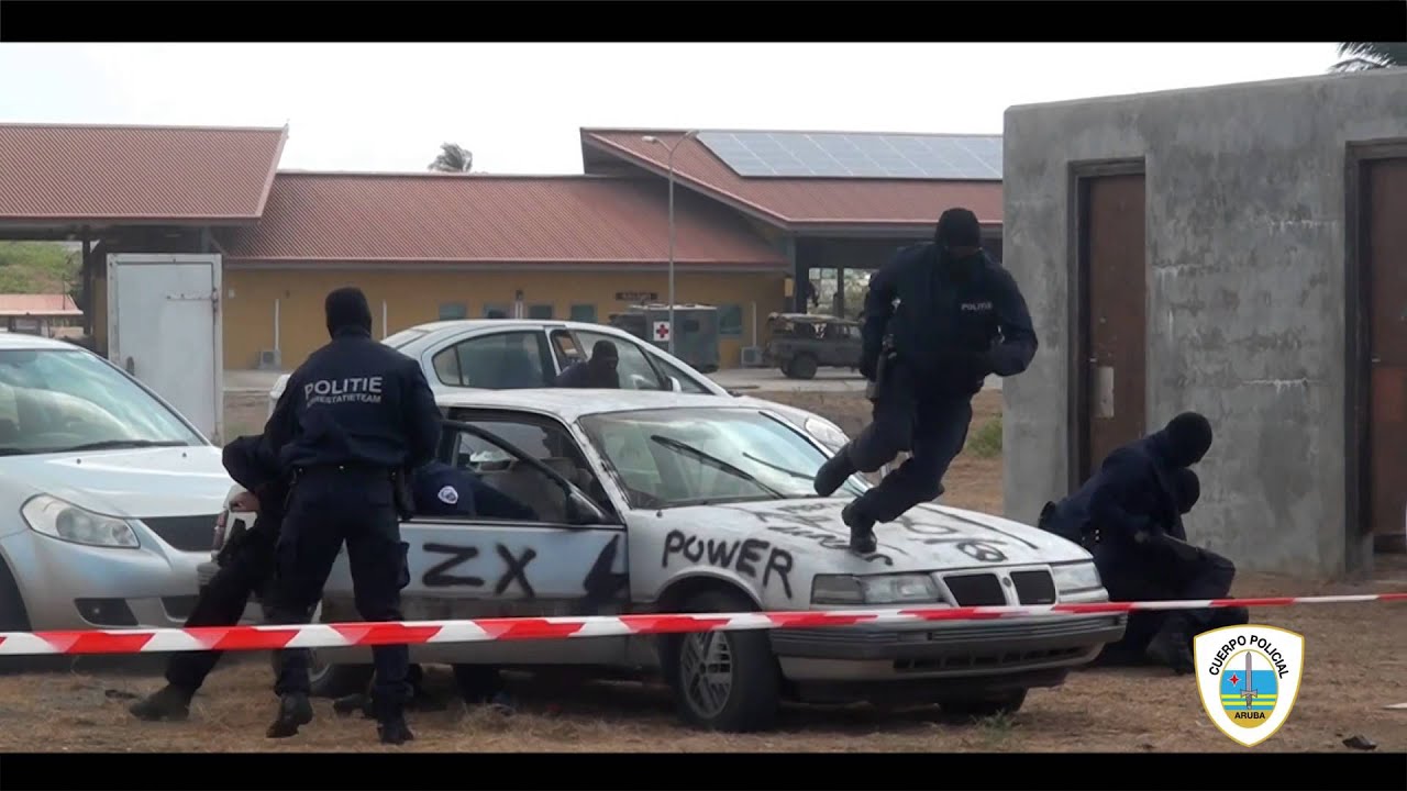 A recluta mas Polis pa forma parti di “Arrestatieteam”