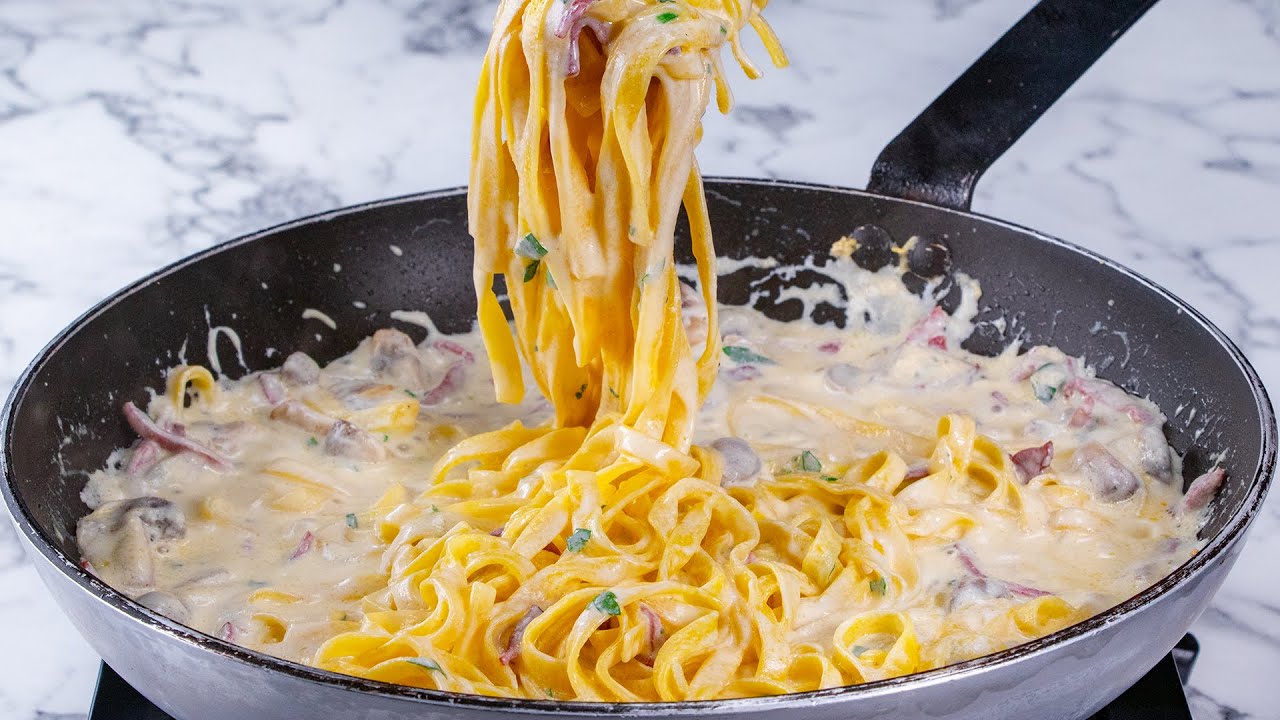 Devoram o tigaie la cina - paste cu sos cremos. Ca-n restaurant