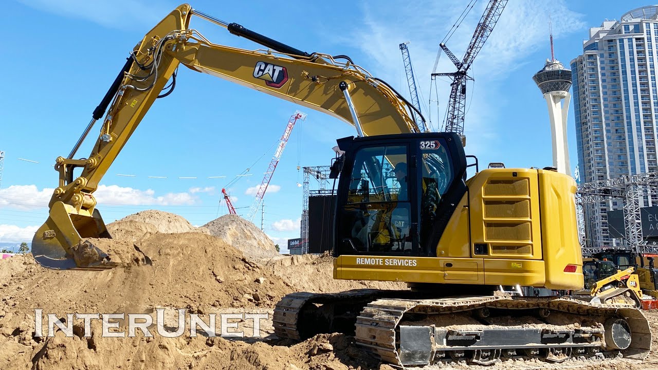 CONEXPO 2020 - Digging with CAT 325 Hydraulic Excavator