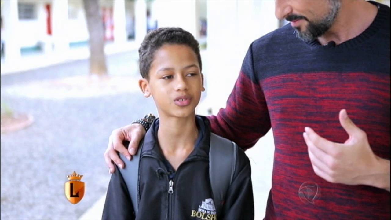 Mion junta bailarino com seus pais depois de anos separados