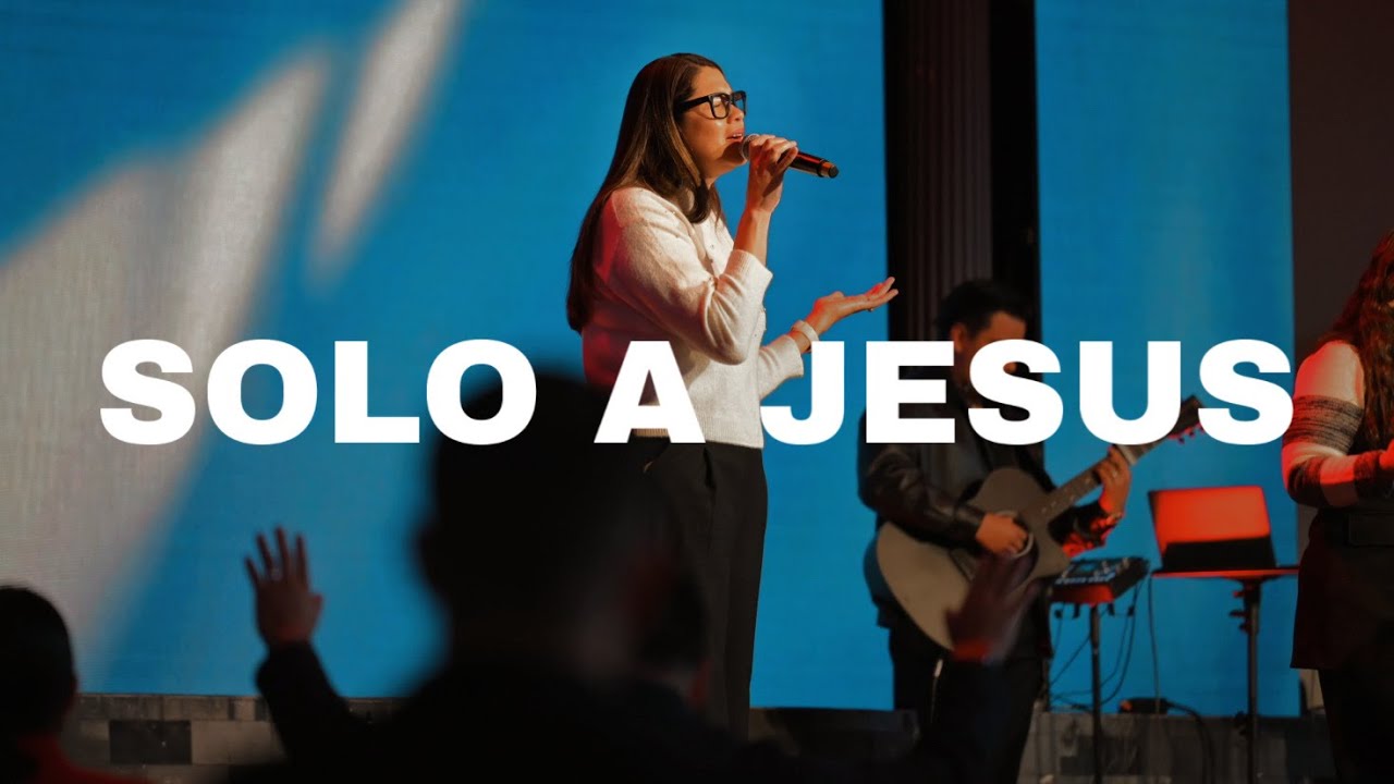 Solo A Jesus (Jesus Be The Name)| Momentum Worship