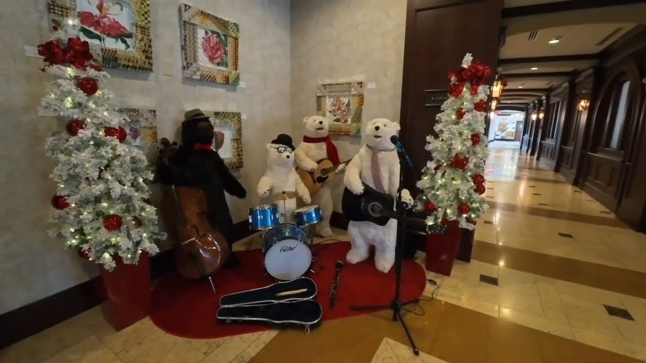 What hotel has the best Christmas decorations in the Birmingham Alabama Metro area
