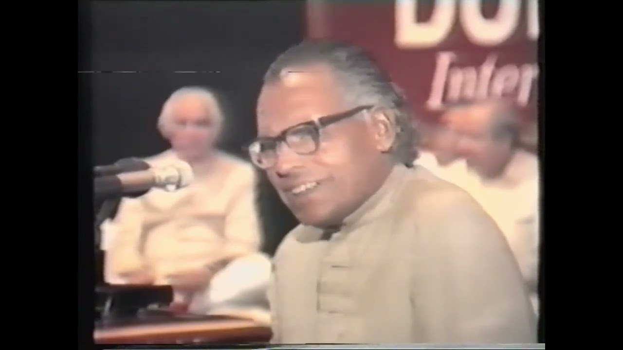 Khumar Barabankvi's Ghazal      ساز پہ بیتتی ہے کیا، یہ بھی کبھی کبھی سمجھ