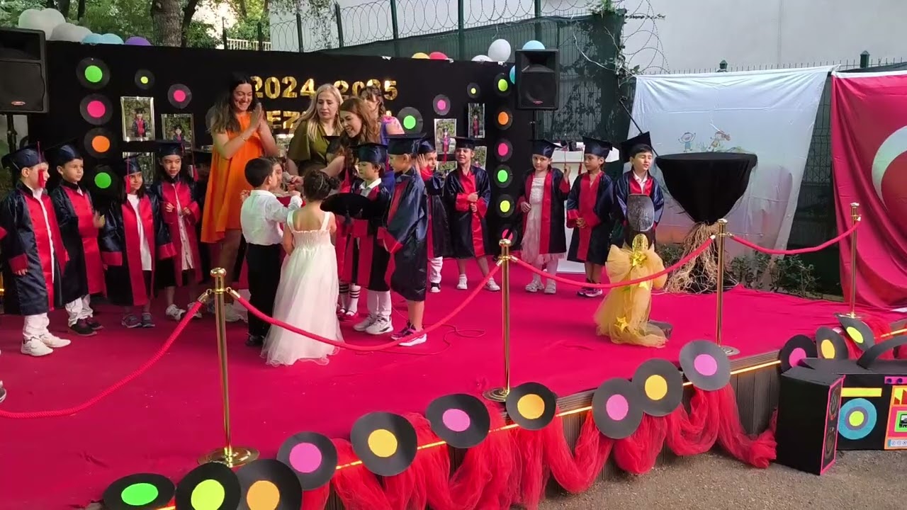 Ayça yıl sonu töreni