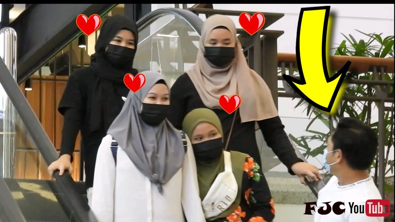Prank Escalator Malaysia! Pandang Orang Lama Lama Tapi Tak Cakap !!