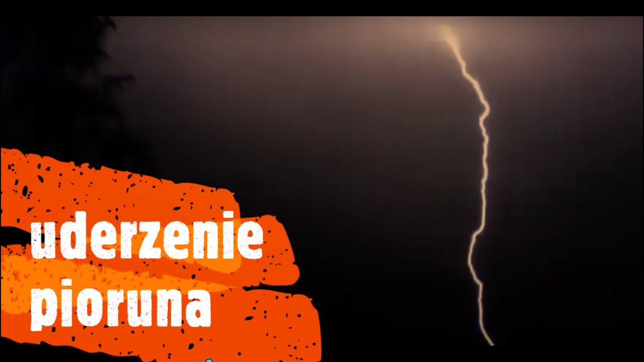Burza w nocy. Udało się złapać 2 razy uderzenie pioruna💪.