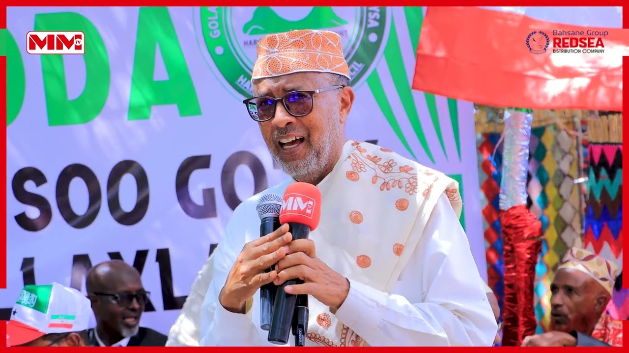 Dadwayne  Maayir Mooge & Wasiir Kaahin ka dalbaday in degmo loogu magacdaro Xaaji Cabdi-waraabe.
