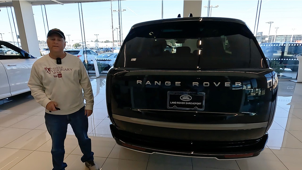Range Rover P400 2026 года — данные о буксировочной способности и объеме багажника.