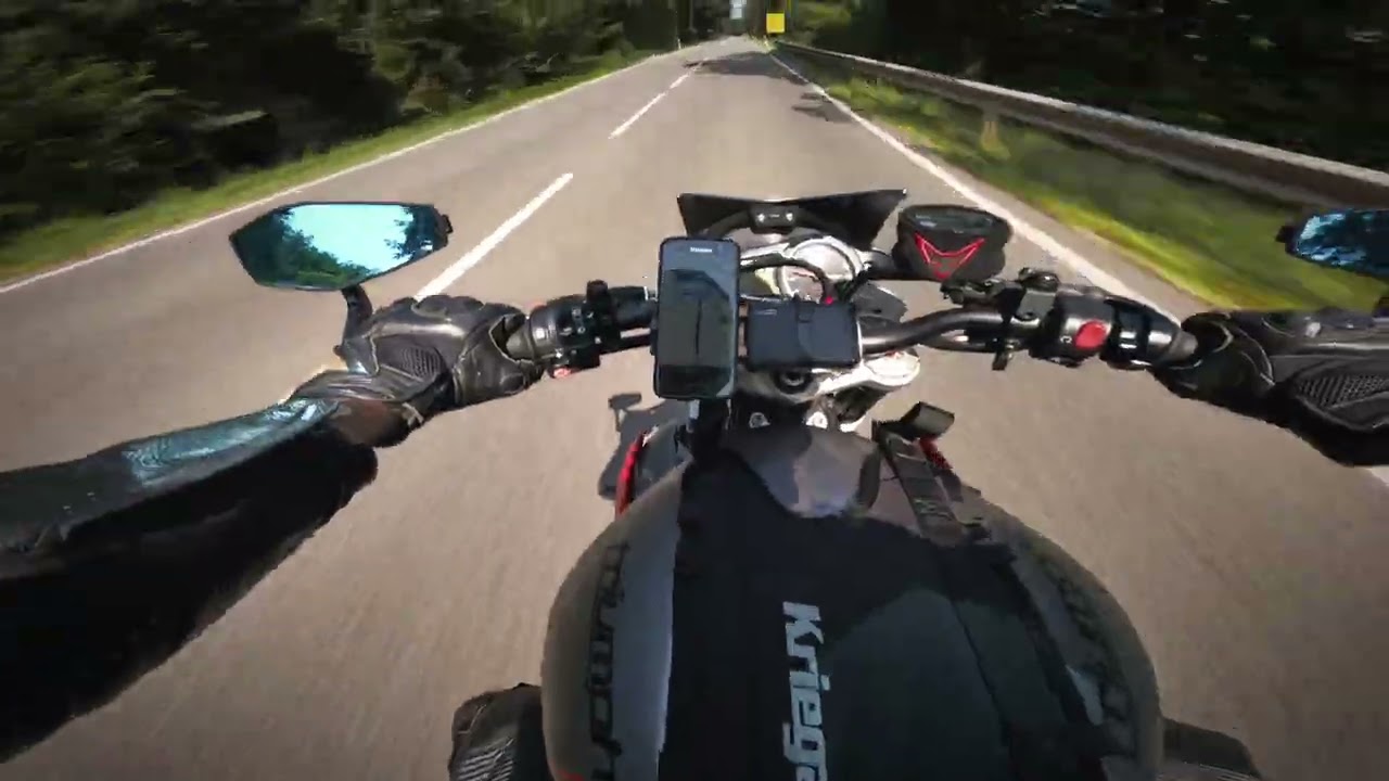 Triumph Street Triple 675R - Traffic