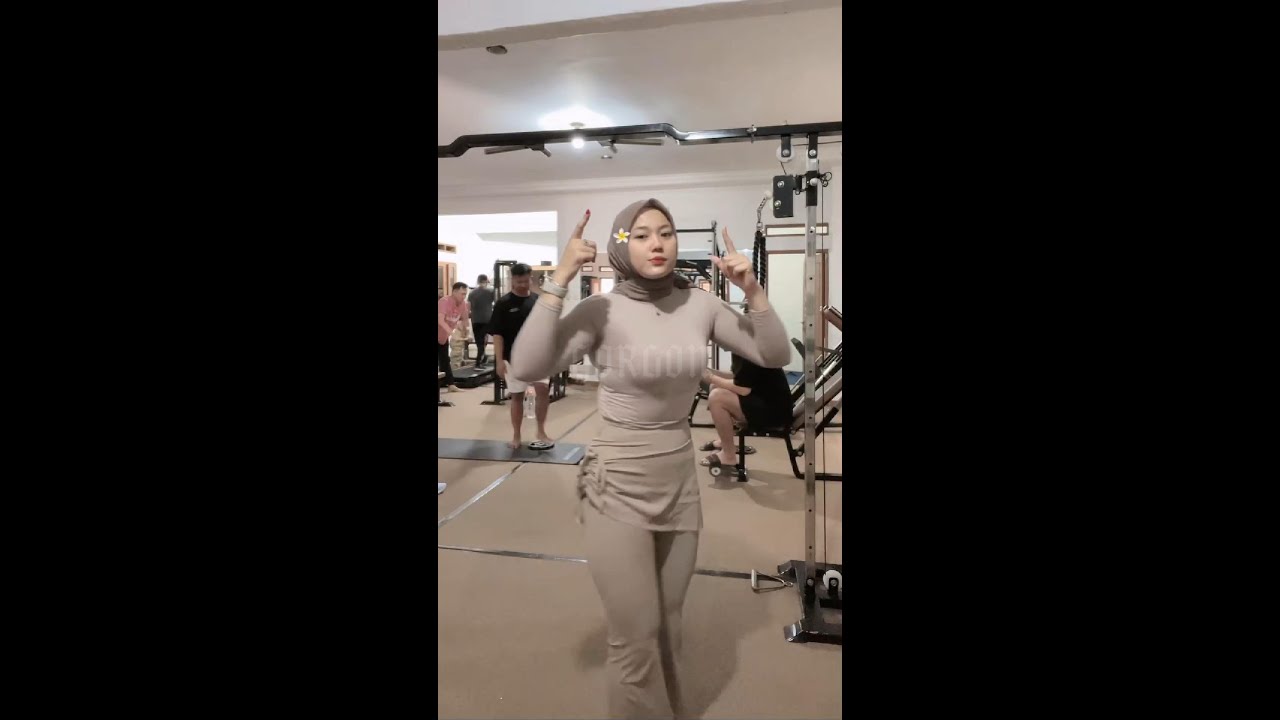 Rindatasya ukhti pulen lincah gym part 1