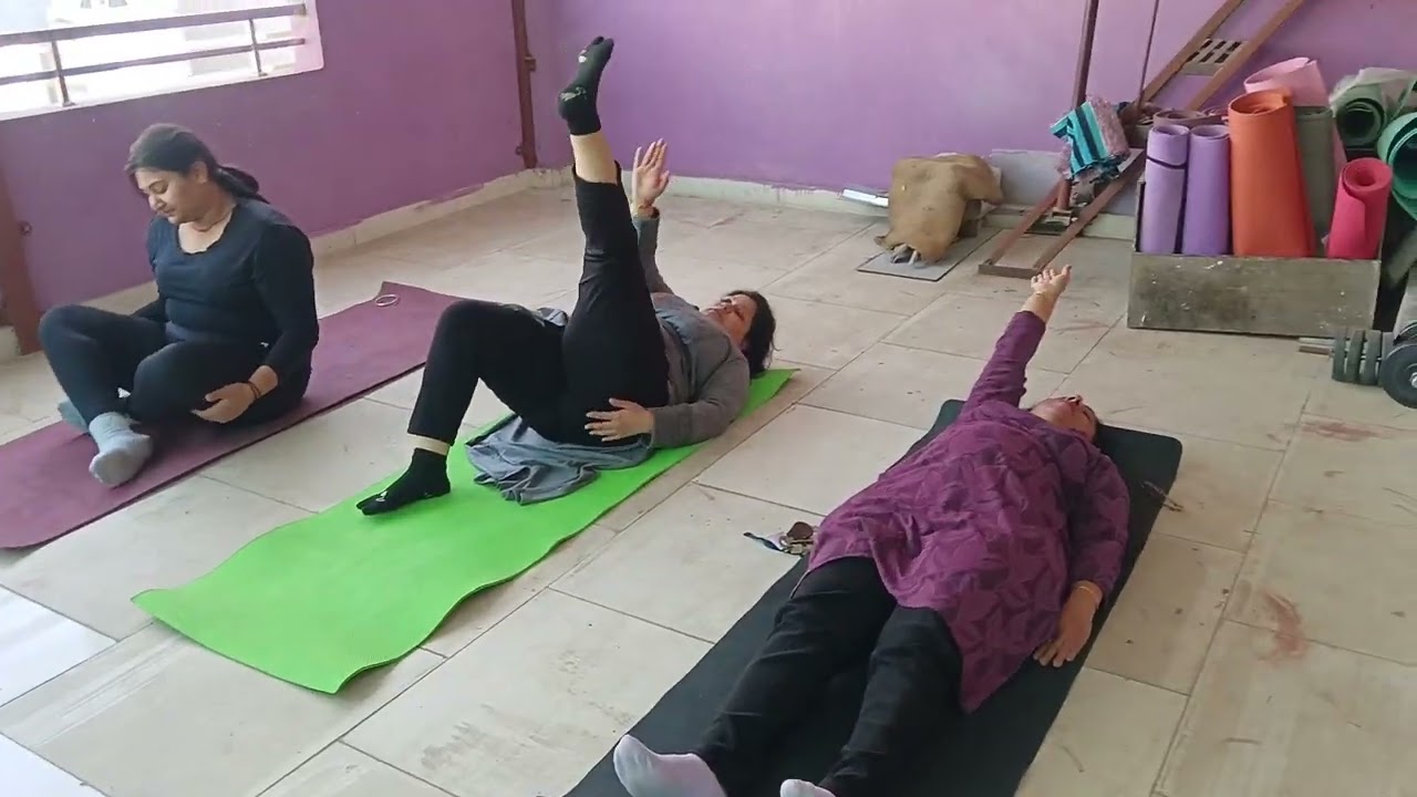 20-Minute Yoga Workout forWomen at Home | Boost Energyand Relieve Pain |