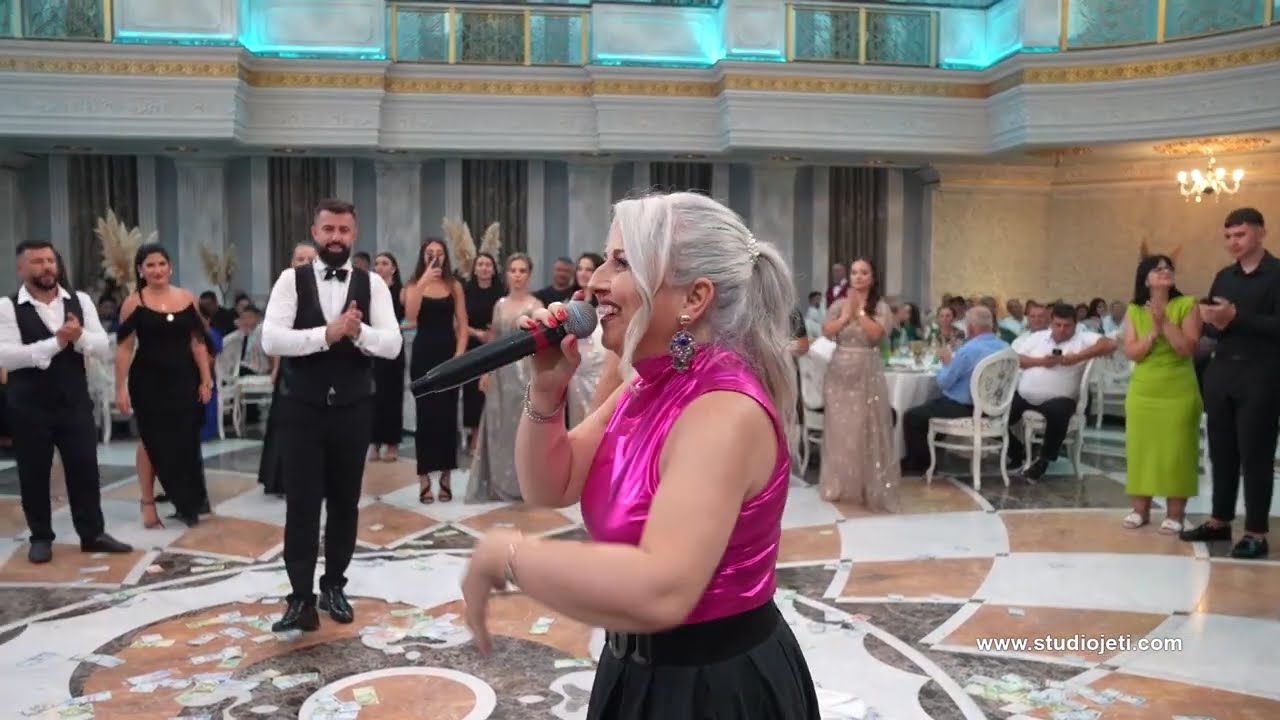Artiola Toska & Gold AG super atmosfere ne dasem