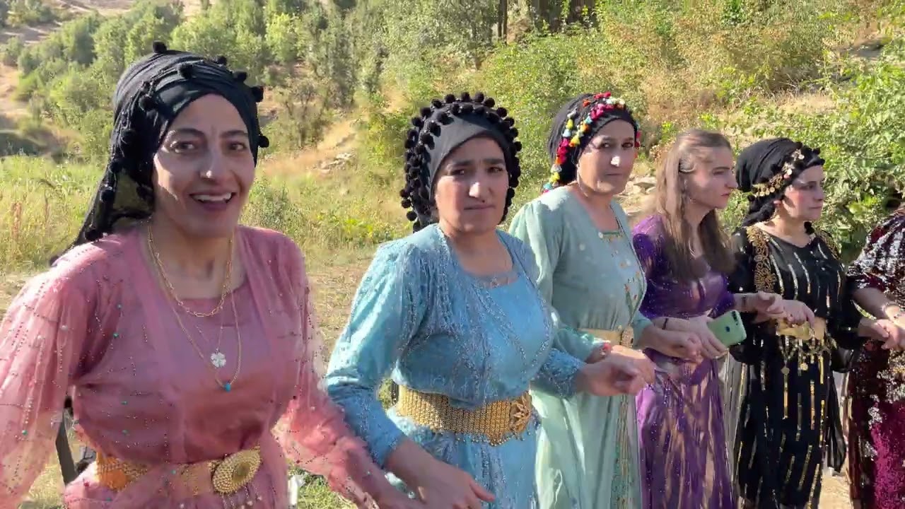 Hozan rugeş  bazi Hakkari düğünleri (Govend Kürt Halayi)( Kurdish Wedding ) Ali Demirel düğünü