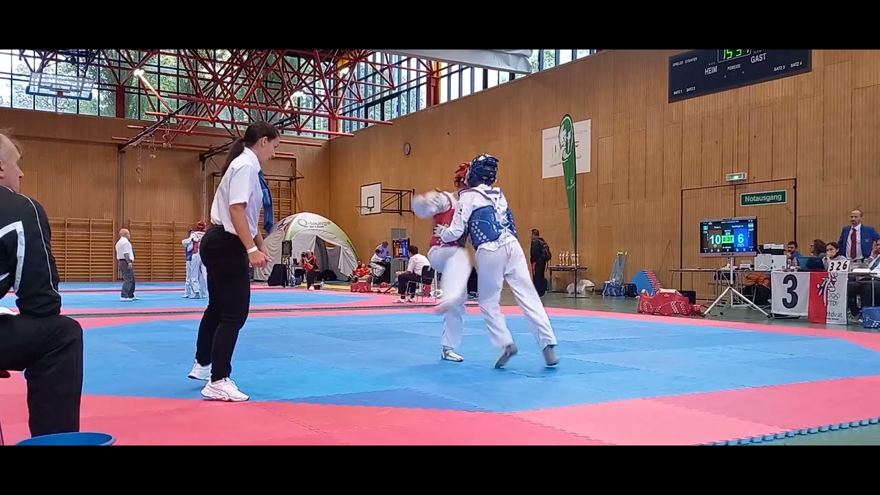 Taekwondo 1/2 Final Kampf beim Internationalen Euregio Turnier in Innsbruck. Bitte liken und Abo.