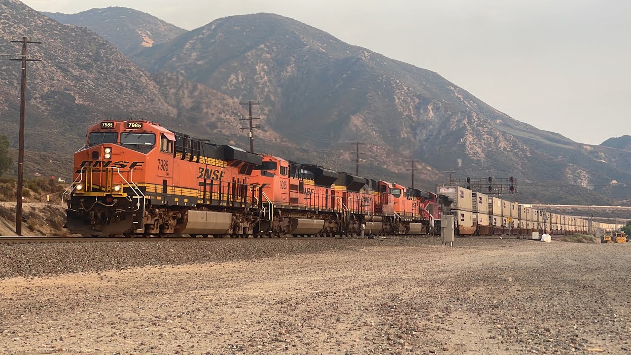 Cajon Pass Trains with FXE 4080 in New Scheme