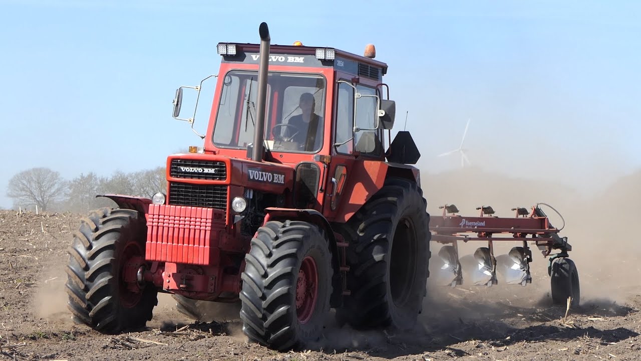 Volvo 2654 BM Getting The Job done ploughing the field | Pure Quality | Danish Agriculture
