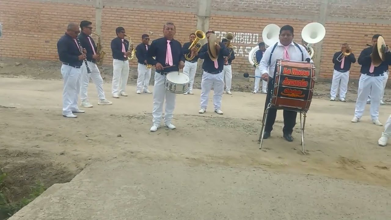 Fiesta Patronal en Honor a la Virgen Bendita Clara Recepción de la banda la Nueva armonía chimbote 