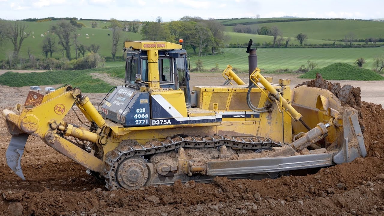 Skills Extreme Bulldozers in action (D-155AX)