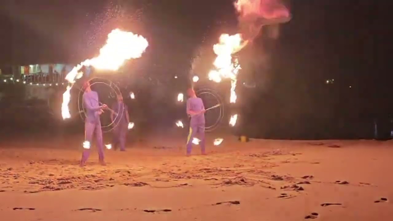 විදේශිකයන් පුදුම කළ පුංචි ගිනිබෝලකාරයෝ | Lakshmi Fireballers | Sri Lankan fireworks