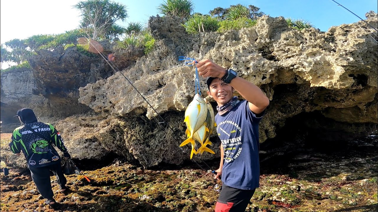 Liburan sambil mancing dipinggiran pantai Madasari Pangandaran