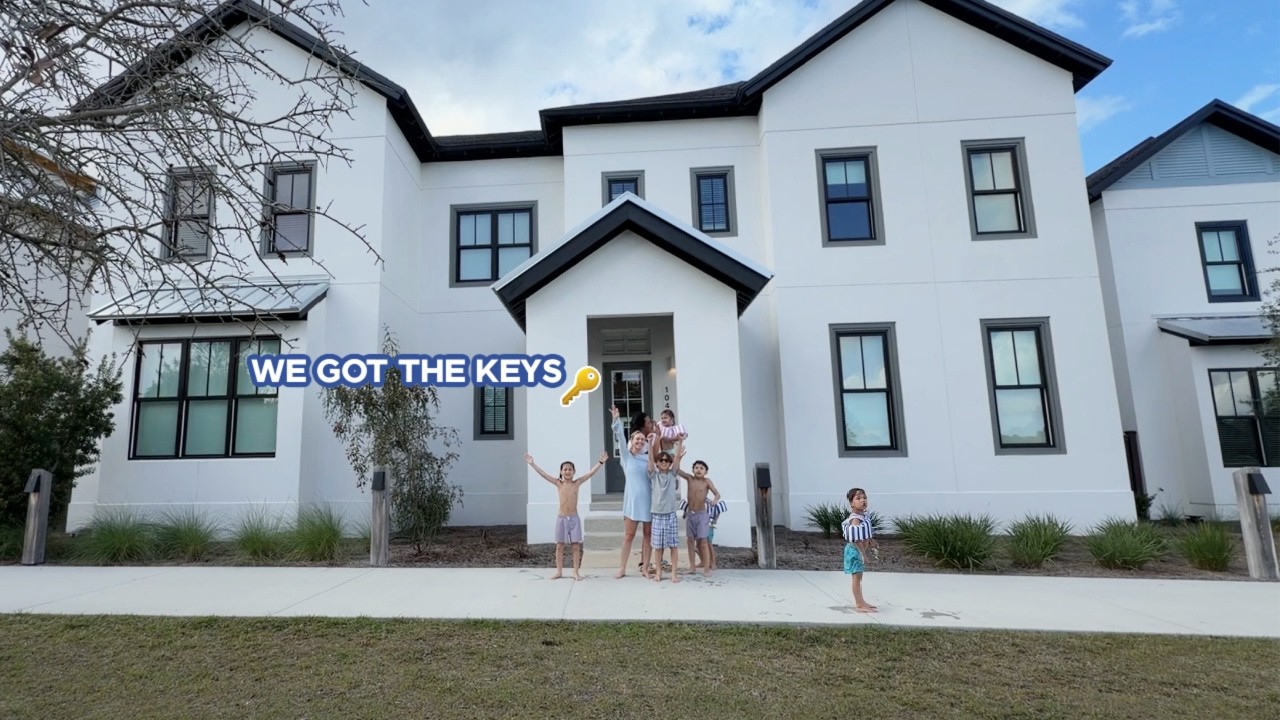getting the keys to our new house!! surprising the family & moving in🏡🔑
