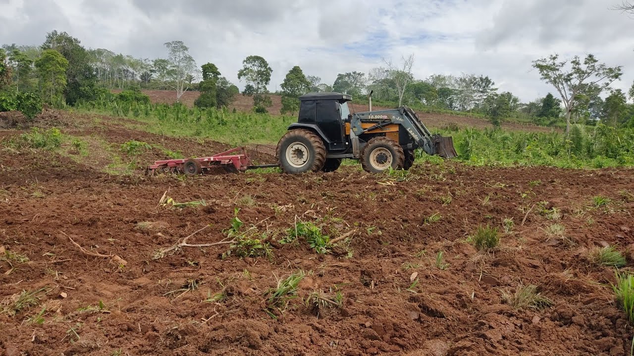 Preparo de solo Valtra BH180