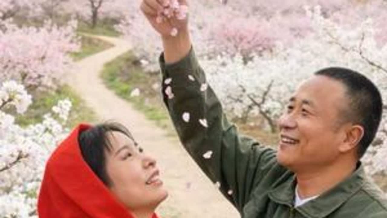 孩子发高烧铁根半夜找大夫，夜黑天寒地冻把脚给崴了，此时此刻秀芳暗恋与心疼#马上更新家乡年味 #玫瑰汾酒玫好相汾 #@抖音媒体内容优推官 @抖音来客官方助推官 @巨量引擎 千川粉丝