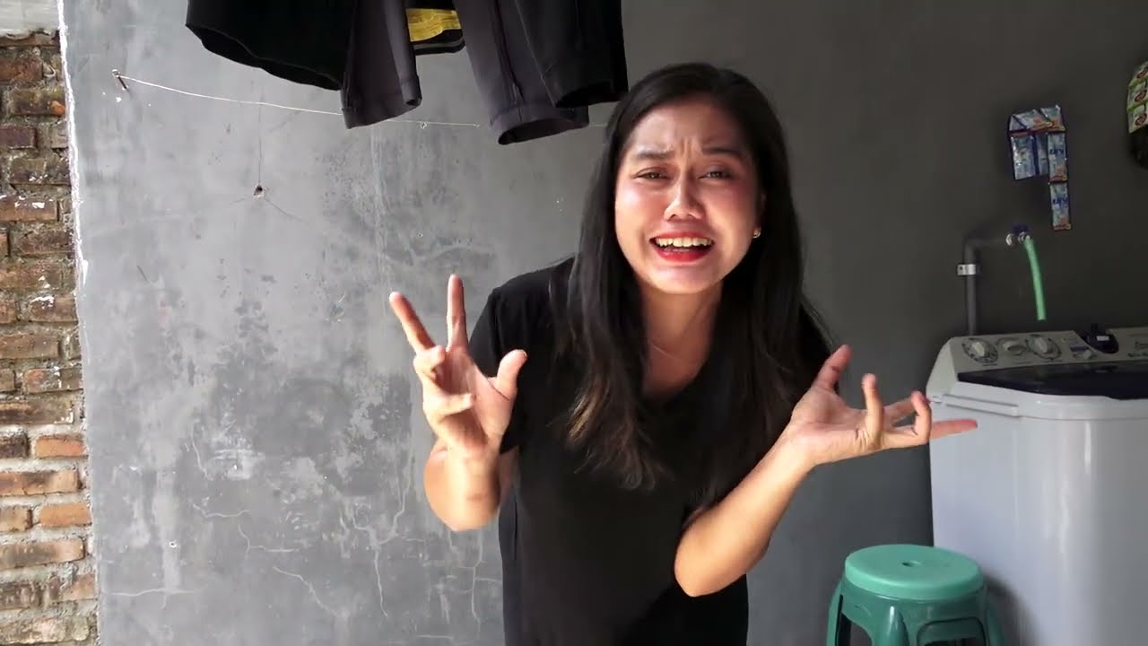 YENI KENTUT DI BAK DAN MESIN CUCI SEPERTI INI BUNYINYA SUMPAH LUCU