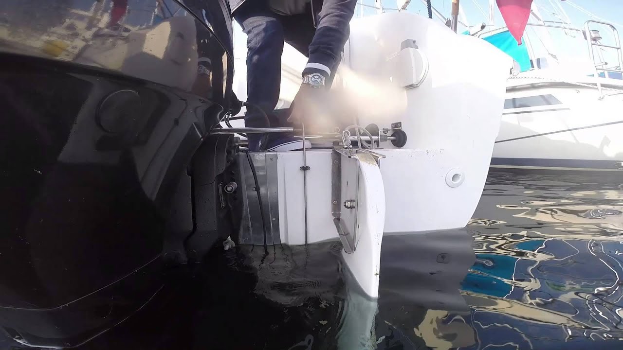 Swing keel rudder valves