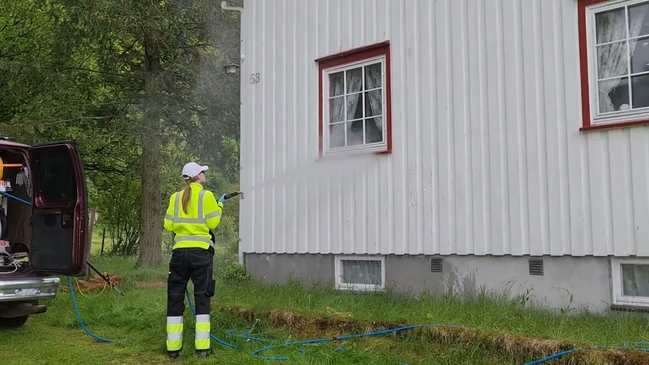 Fasadevask av bolig, lang versjon.
