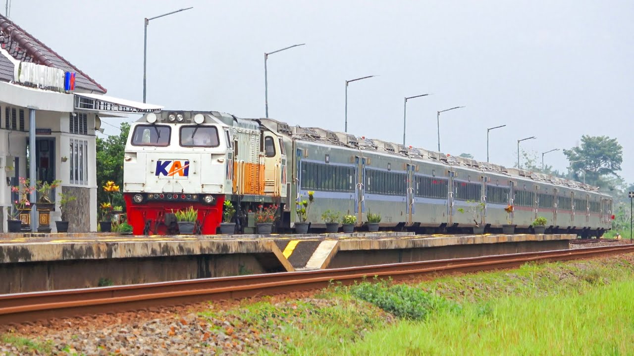 KERETA API PANJANG‼️ MENEMUKAN 28 KERETA API NGEBUT DI STASIUN JEMBATAN DAN PERLINTASAN