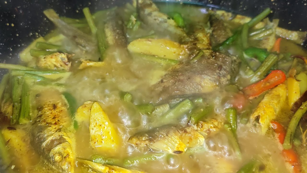 সজনে ডাটা আলু মাছের এক দারুন রেসিপি একবার হলেও ট্রাই করুন#foryou #mycooking #fishrecipe #easyrecipi 