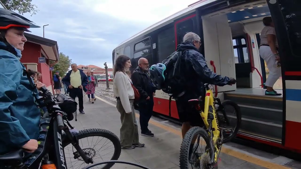 Bici+Treno con la #Circumetnea attraverso gli occhi e la voce di mia moglie