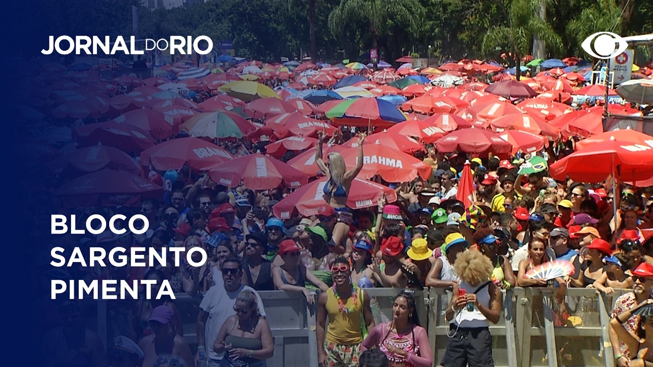Ambulantes aproveitam blocos cheios para faturar