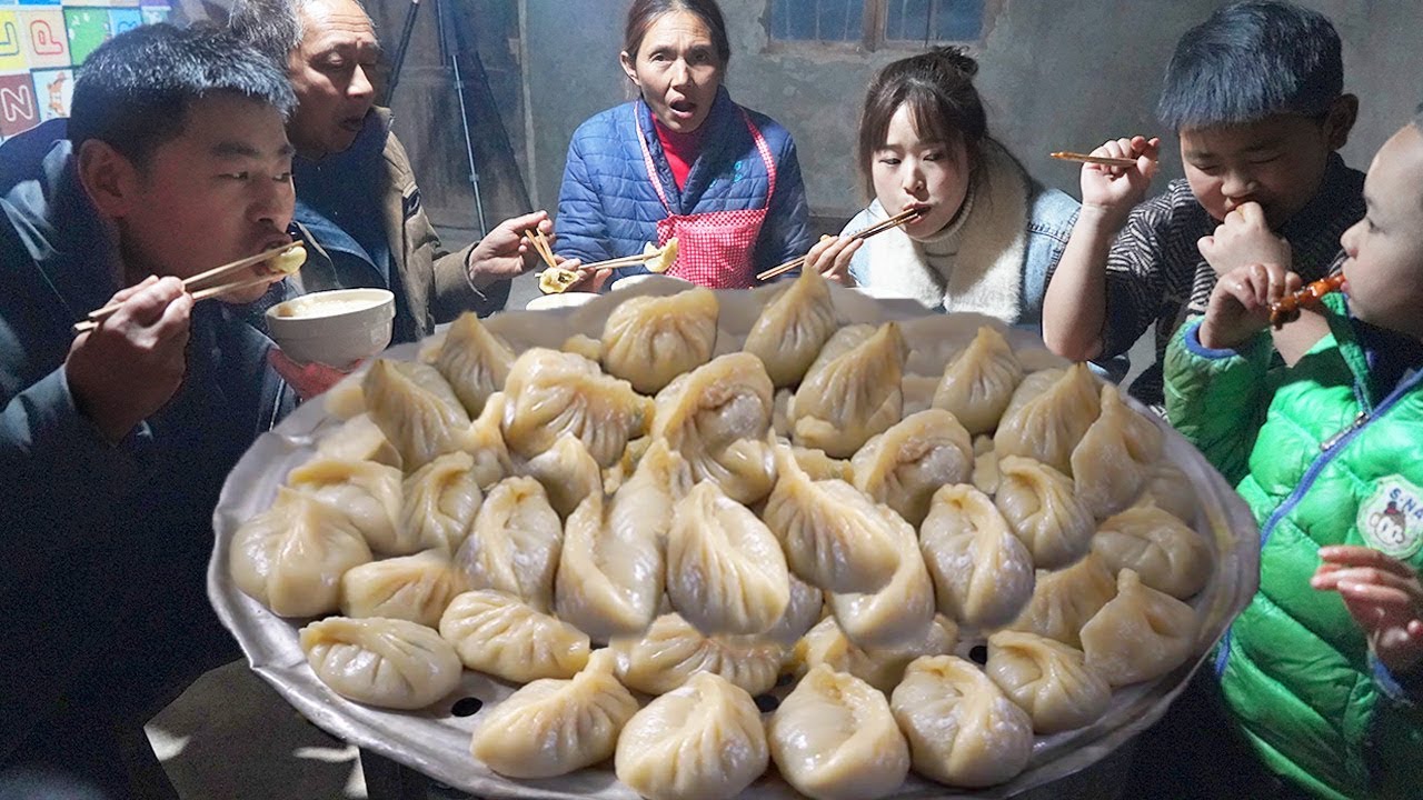 1,5 кг свинины, приготовить более 100 вареных вареников, с куриными ножками, уютно!