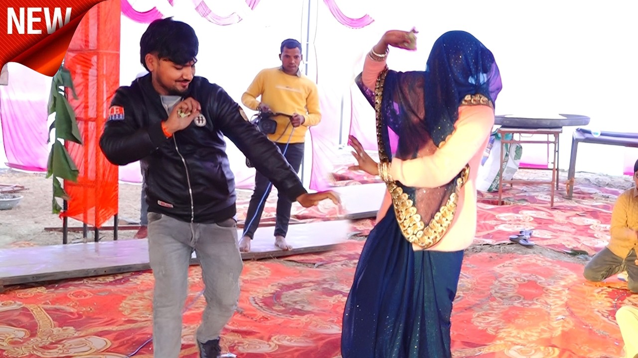 देवर भाभी का बीच पांडाल में लचकीला डांस देखकर जनता हुई खुश ,, नीमरिया झोका ले #Vishesh_Shastri
