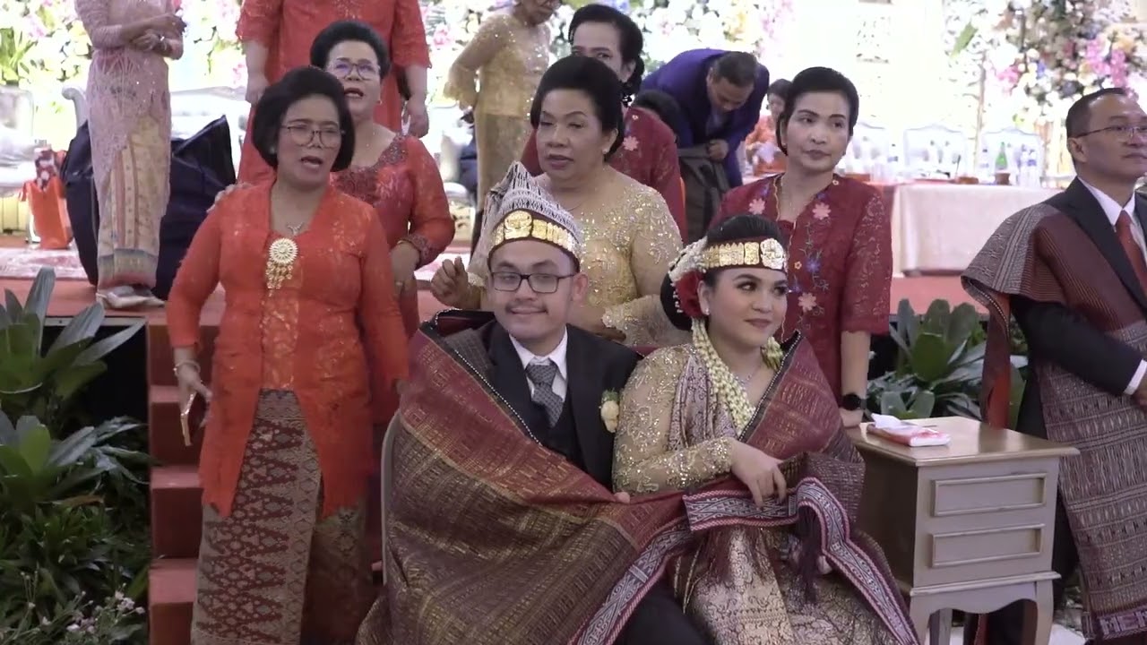 Pernikahan Adat Batak part 3 - Samuel Siahaan & Maria Nainggolan @ Maria Convention Hall