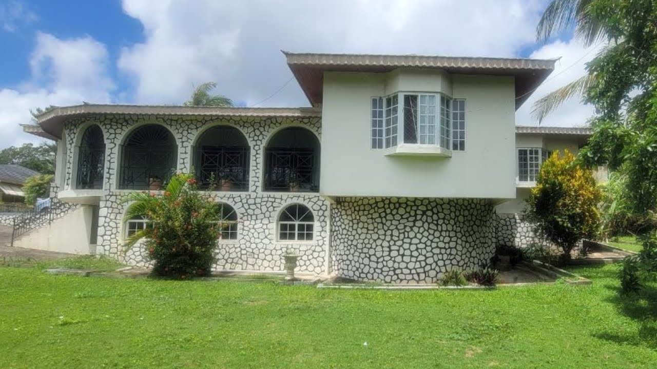 Vintage Style 4 Bedroom 4 Bathroom House for sale on Manchester Road, Mandeville, Jamaica