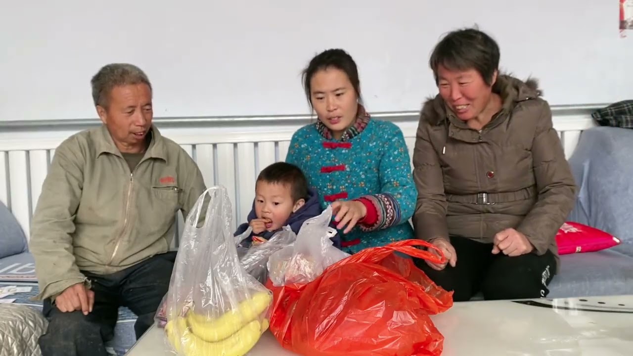 老爸偷偷花300多买猪肉，老妈劈头盖脸一顿数落，无奈凡凡背黑锅 #我的农村真实生活 #猪肉价格 #父母的爱最伟大 #三农 #父母 #幸福一家人