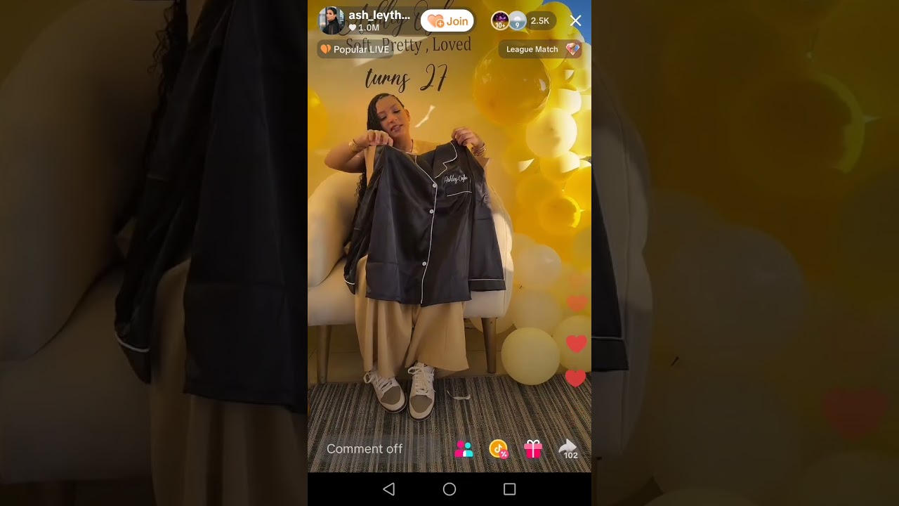 #ashely #ogle unboxing #presents from her fans 🔥❤️p1 || how she used to steel from hotels 😅🔥